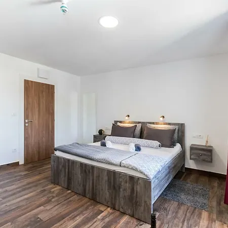 Apinelo Port Gostinjska kuća