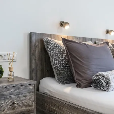 Apinelo Port Gostinjska kuća 4*