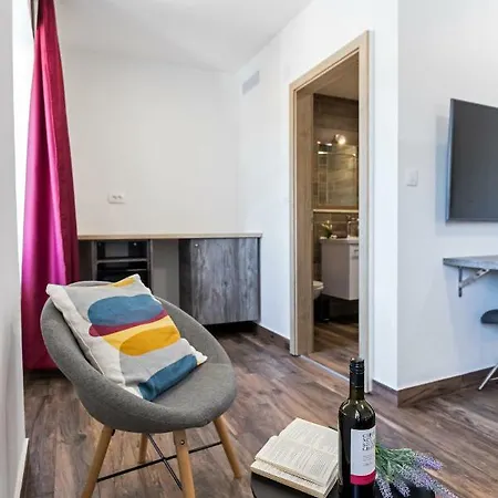 Maison d'hôtes Apinelo Port 4*