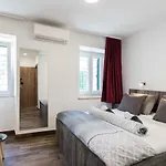 בית הארחה Apinelo Port 4*