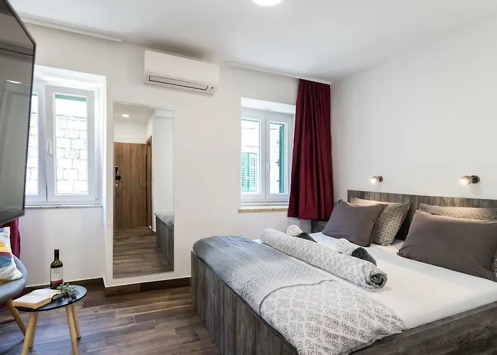 Gasthuis Apinelo Port 4*