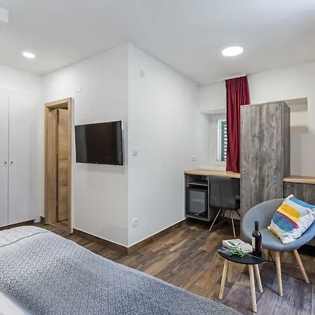 Apinelo Port Pensionat