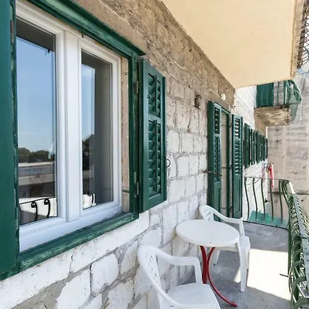 Apinelo Port 4* Split